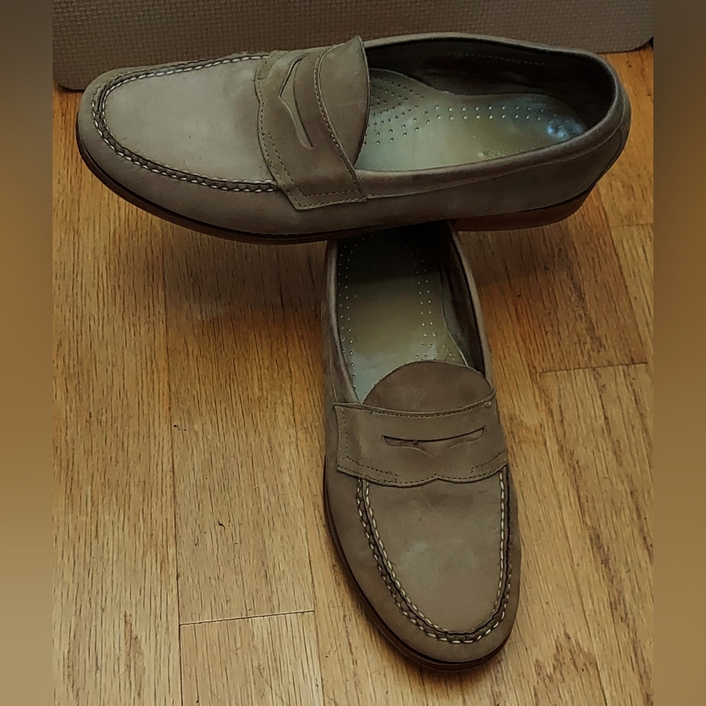 WEEJUNS G.H BASS & CO  MEN'S TAN NUBUCK HANDCRAFTED PENNY LOAFERS SIZE 12 D